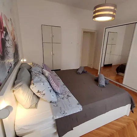 Orchidea In The Centre