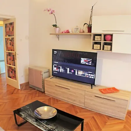 Orchidea In The Centre Apartment