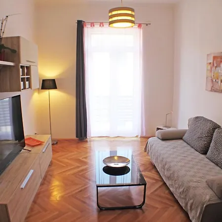 Orchidea In The Centre *