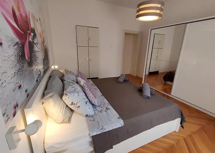 Orchidea In The Centre